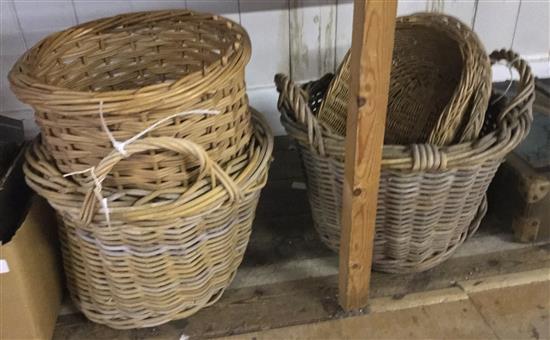 Quantity of wicker baskets